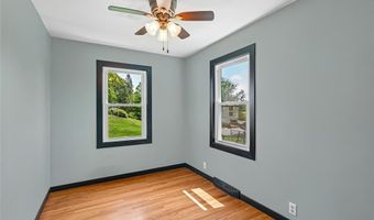 203 E 4th St, Anamosa, IA 52205