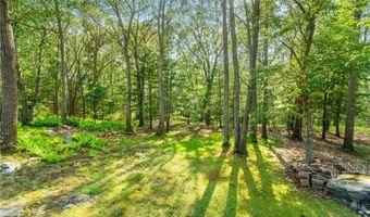 2 Spinney Ln, North Kingstown, RI 02852