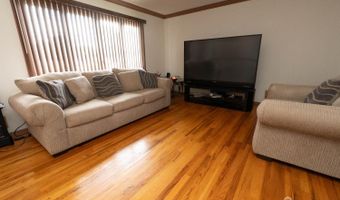 727 E Woodbridge Ave E, Avenel, NJ 07001