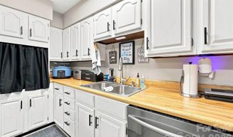 376 School Rd E, Asheville, NC 28803