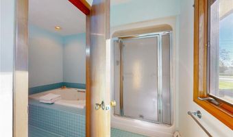 40 Phenix Ridge Dr, Cranston, RI 02921