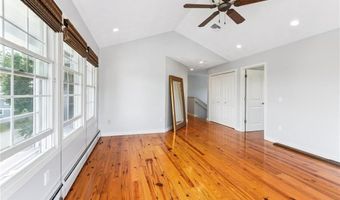 18 Anawan Ave, Narragansett, RI 02882
