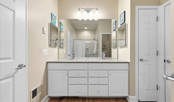 44397 OAKMONT MANOR Sq, Ashburn, VA 20147