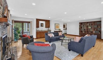 8 Marion Ave, Andover, MA 01810