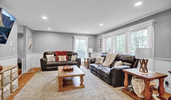 13 IRON Cir, Reading, PA 19607