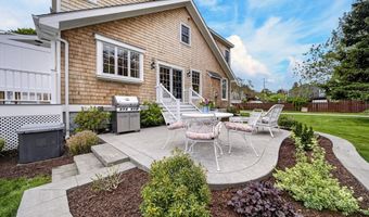42 Windsor St, Jamestown, RI 02835