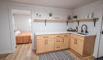 210 DORRIS St, Springfield, OR 97477