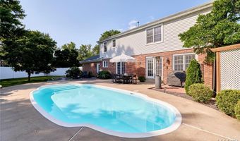 1093 Del Ebro Dr, Ballwin, MO 63011