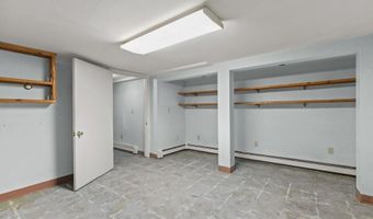 8 North Dr, Middletown, RI 02842