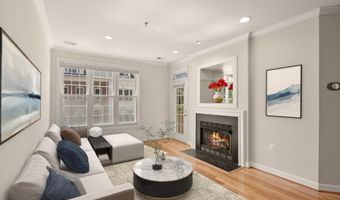 1321 N ADAMS Ct 201, Arlington, VA 22201