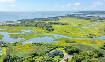 124 Houston Ave, Narragansett, RI 02882