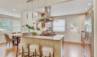 223 W Tanglewood Dr, Arlington Heights, IL 60004