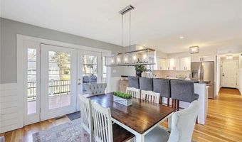 17 Mosher Dr, Barrington, RI 02806
