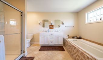 2 Greenview Rd, Brookfield, CT 06804