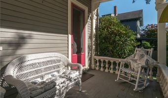 8 Cottage St 1, Newport, RI 02840