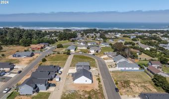 789 SPYGLASS Dr, Bandon, OR 97411