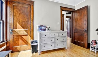 816 N SUPERIOR St, Appleton, WI 54911