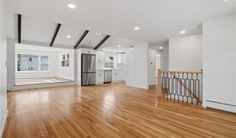 25 Stoneham St, Cranston, RI 02920