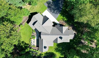 547 Roundtree Dr NE, Ada, MI 49301