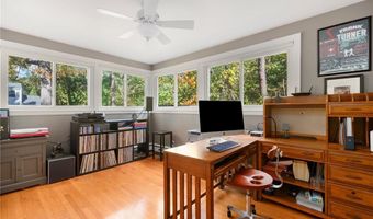 6 Conway Dr, Barrington, RI 02806