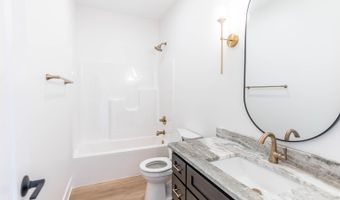 2217 Golfview Dr, Auburn, IN 46706