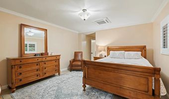 9835 Edgelake Dr, La Mesa, CA 91941