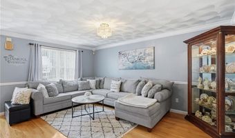 23 BERNON Dr, Lincoln, RI 02865
