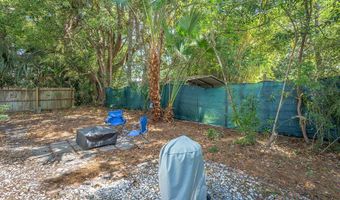 98 Sawyer Ln, Apalachicola, FL 32320