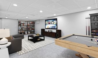 20 Beechwood Dr, Cranston, RI 02921