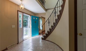 610 Deep Woods Dr, Aurora, OH 44202