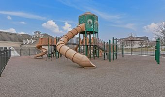 124 Center Meadow Ln 124, Danbury, CT 06810