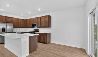 1207 Glenmont St, Algonquin, IL 60102
