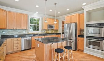 5604 HOOVER St, Bethesda, MD 20817