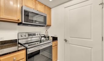 880 N POLLARD St 801, Arlington, VA 22203