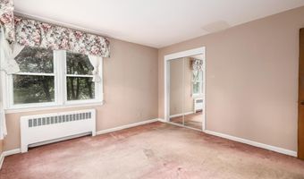 34 Valerie Ln, Danbury, CT 06811