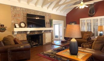812 S Clowe Ave, Artesia, NM 88210