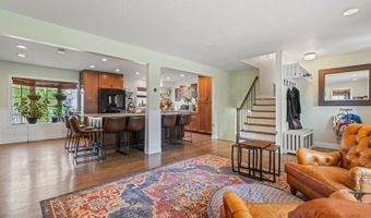 330 N Country Club Dr, Addison, IL 60101
