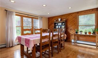 71 Phillips Ln, Glocester, RI 02814