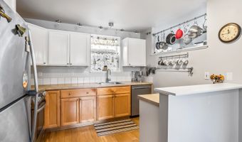 1527 NW Juniper St Apt 2, Bend, OR 97703