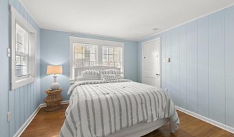 112 8TH St E, Beach Haven, NJ 08008