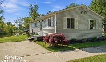 2122 Michigan St, Algonac, MI 48001
