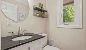 78 Hitching Post Ln, Bedford, NH 03110