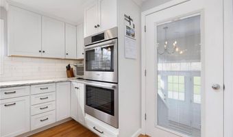 14 Hulls Ct, Jamestown, RI 02835