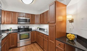 610 N WEST St N 105, Alexandria, VA 22314