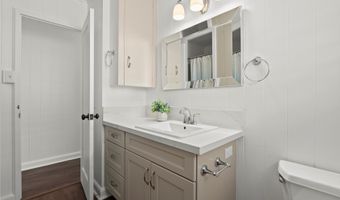 755 Kaipii St, Kailua, HI 96734