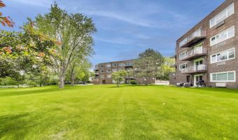 2700 E Bel Aire Dr 202, Arlington Heights, IL 60004