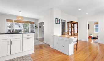 92 Franklin St, Bristol, RI 02809