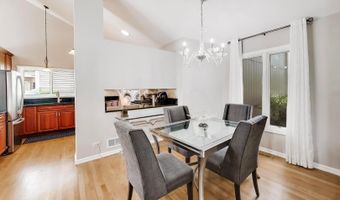 611 W Whiting Ln, Arlington Heights, IL 60004