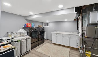 24 W Berkley Dr, Arlington Heights, IL 60004