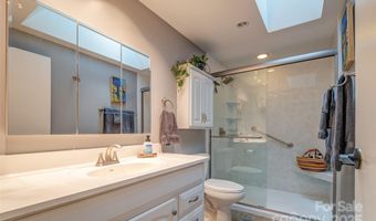 1 Parkway Loop Rd, Asheville, NC 28803